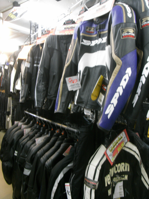 東京 上野 バイク用品 店 レザージャケット レザーパンツ 革